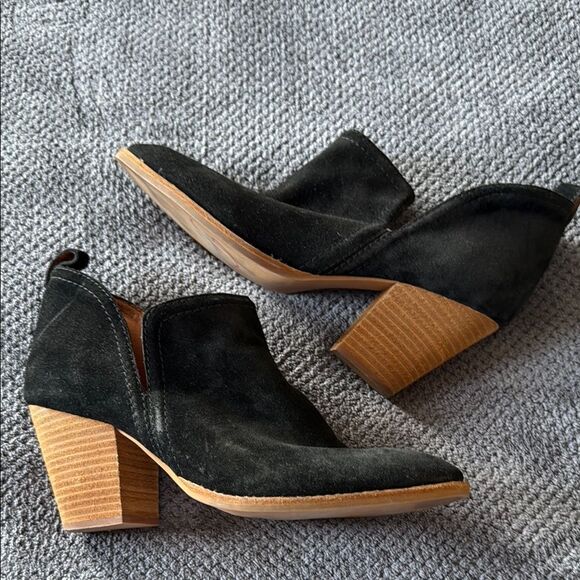 Jeffrey Campbell Black Suede Rosalee Booties Size 9.5 V Cut Stacked Heel Western - Picture 2 of 10